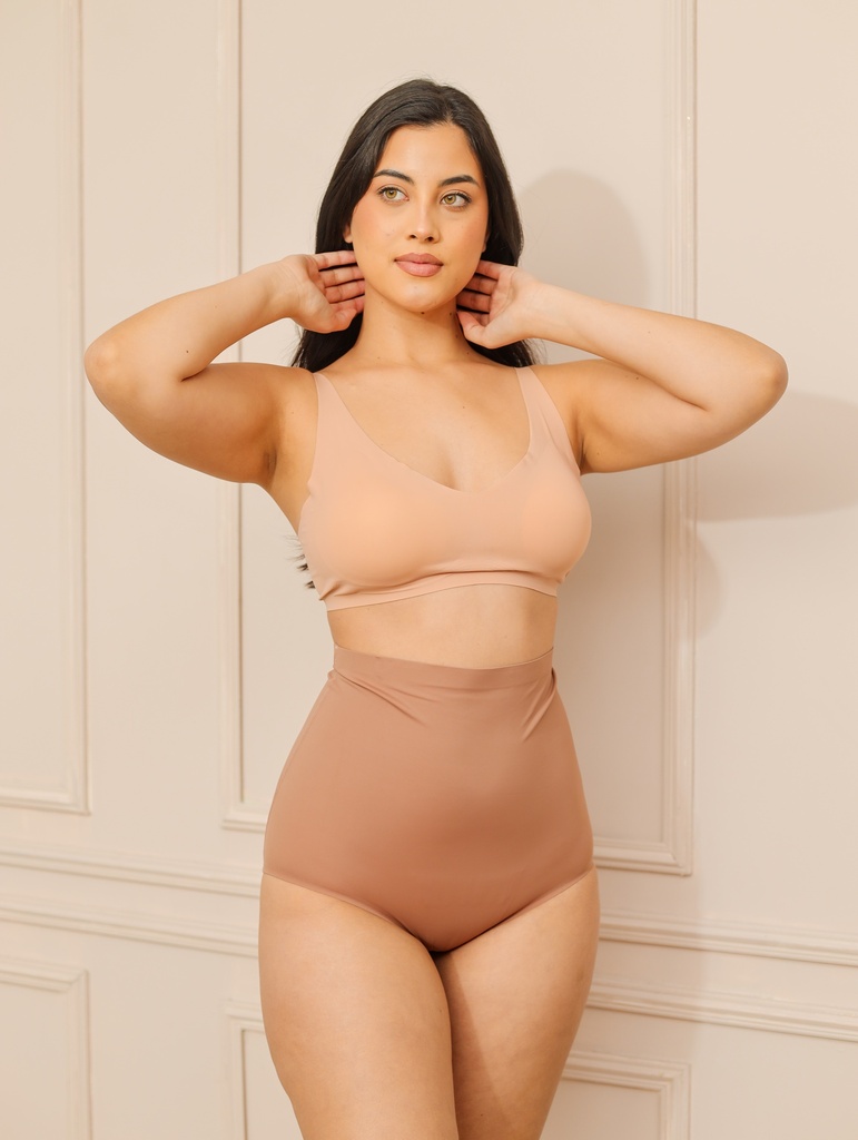 Short liso que forma la cintura 82% Nylon 18% Spandex color mocha