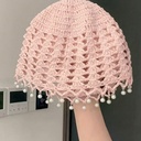 Casquete con perlas alrededor del borde
