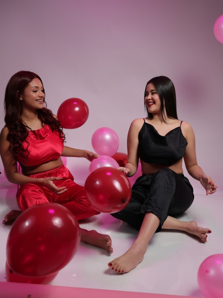 Conjunto de pijama pantalon de satin color negro