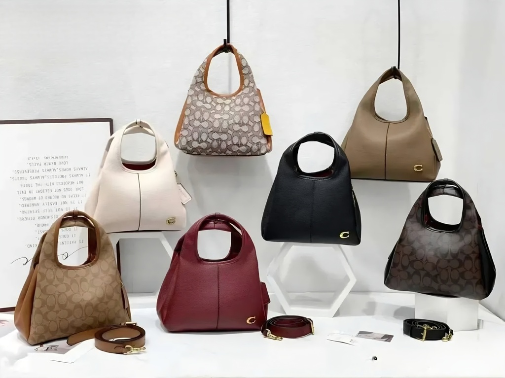 Cartera COACH de mano para mujer.