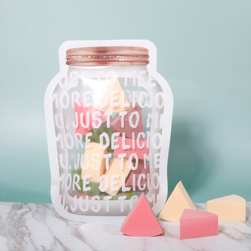 12 pack de esponjas de maquillaje triangulares.