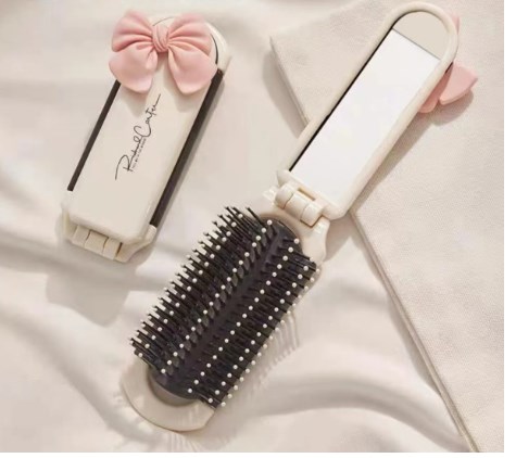 Cepillo de pelo plegable con diseño de chongo.