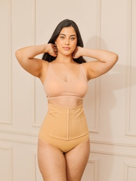 Short corto que moldea la cintura 82% Nylon 18% Spandex color nude